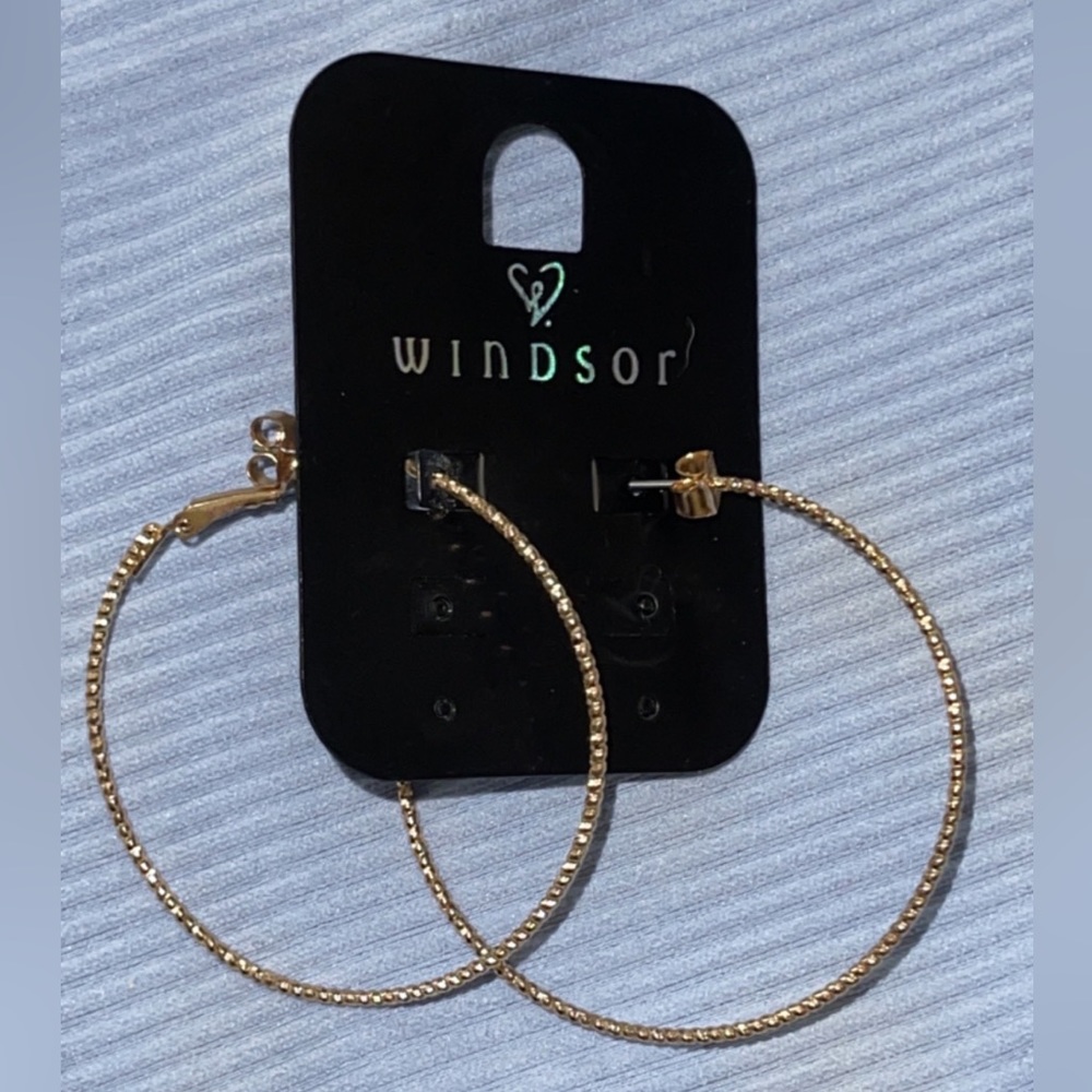 Free Pair of Windsor Earrings with any purchase ✨